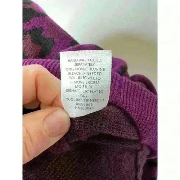 Halogen Women's Leopard Print 100% Marino Wool Pullover Sweater Size S‎ Fuscia - Picture 5 of 5